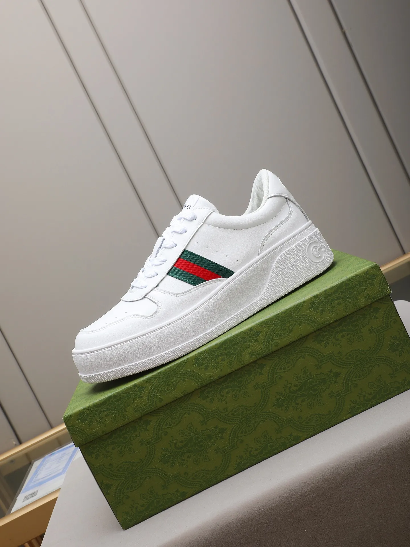 PP420 new men's shoes GUCCI fashion trend, made of first-layer calfskin➕breathable mesh lining! The foot feels super comfortable and the workmanship is impeccable. The original ultra-light outsole, size: 38-44 (45 customized), 5 colors to choose from!